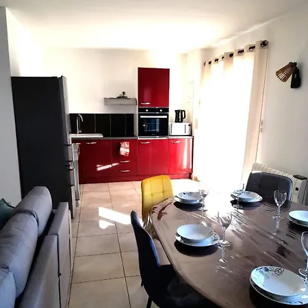 Апартаменты Cosy Et Terrasse Spacieuse Вик-ла-Гардьоль