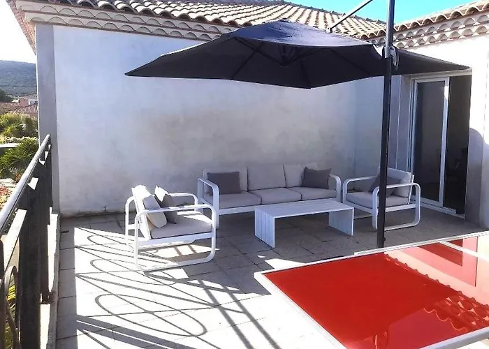 Апартаменты Cosy Et Terrasse Spacieuse *