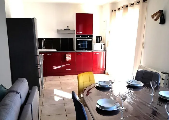 Апартаменты Cosy Et Terrasse Spacieuse Вик-ла-Гардьоль